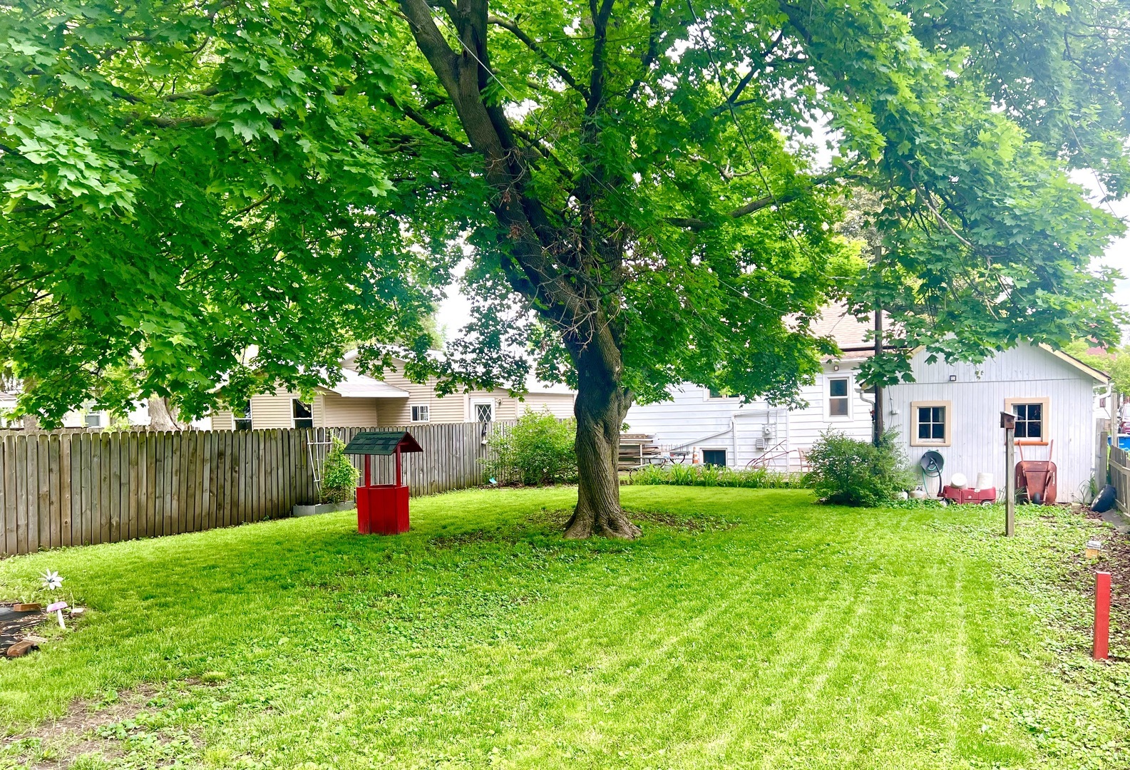 Property Photo:  313 W Delaware Street  IL 60420 