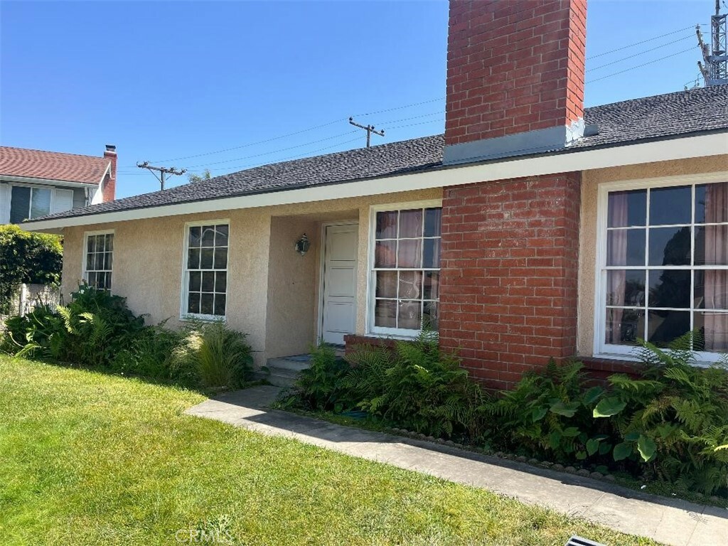 Property Photo:  8956 Swallow Avenue  CA 92708 