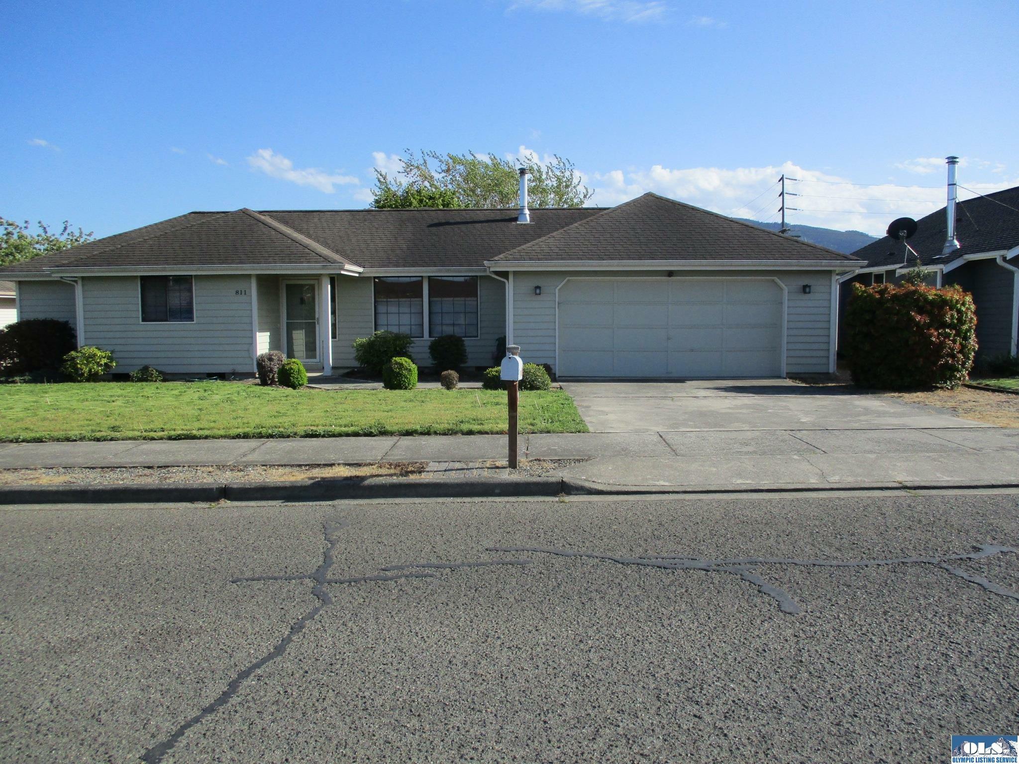 Property Photo: 811 E Spruce WA 98382