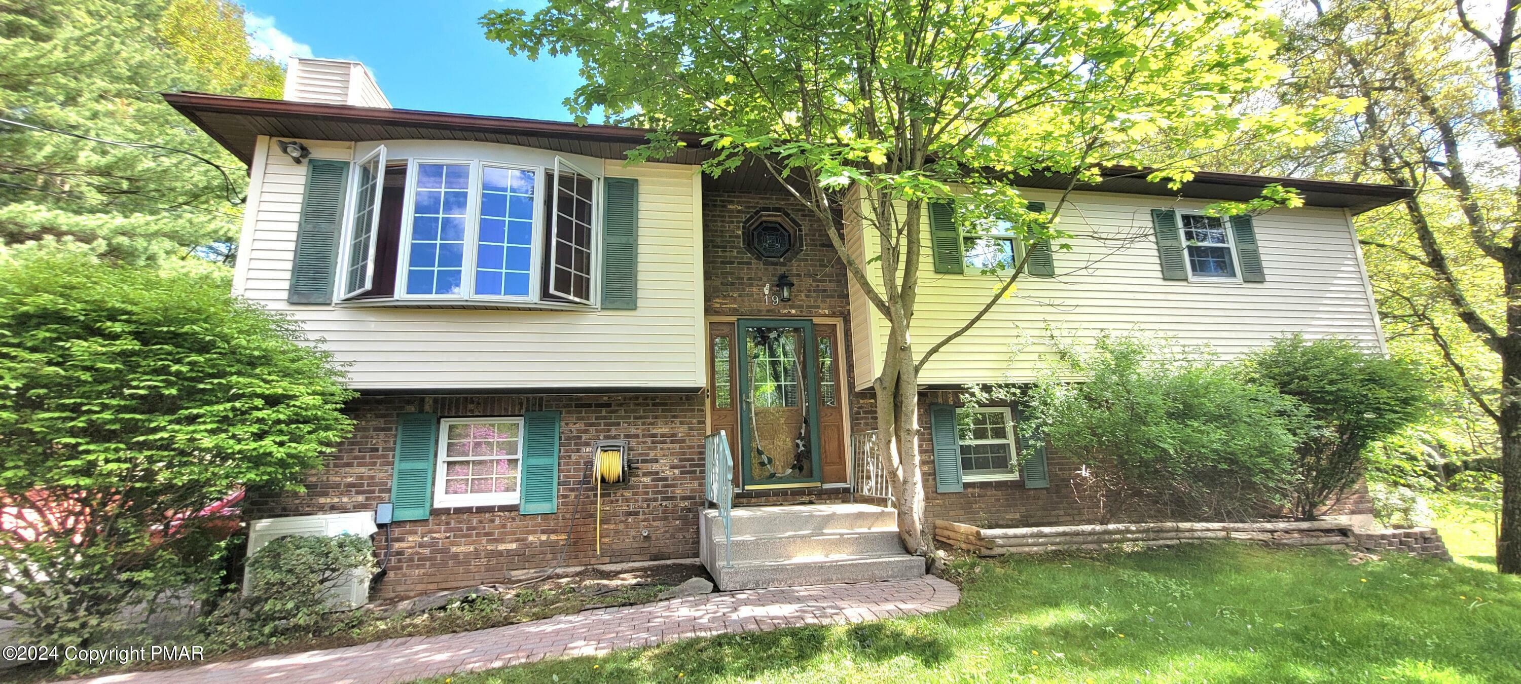 Property Photo:  190 Faber Circle  PA 18372 