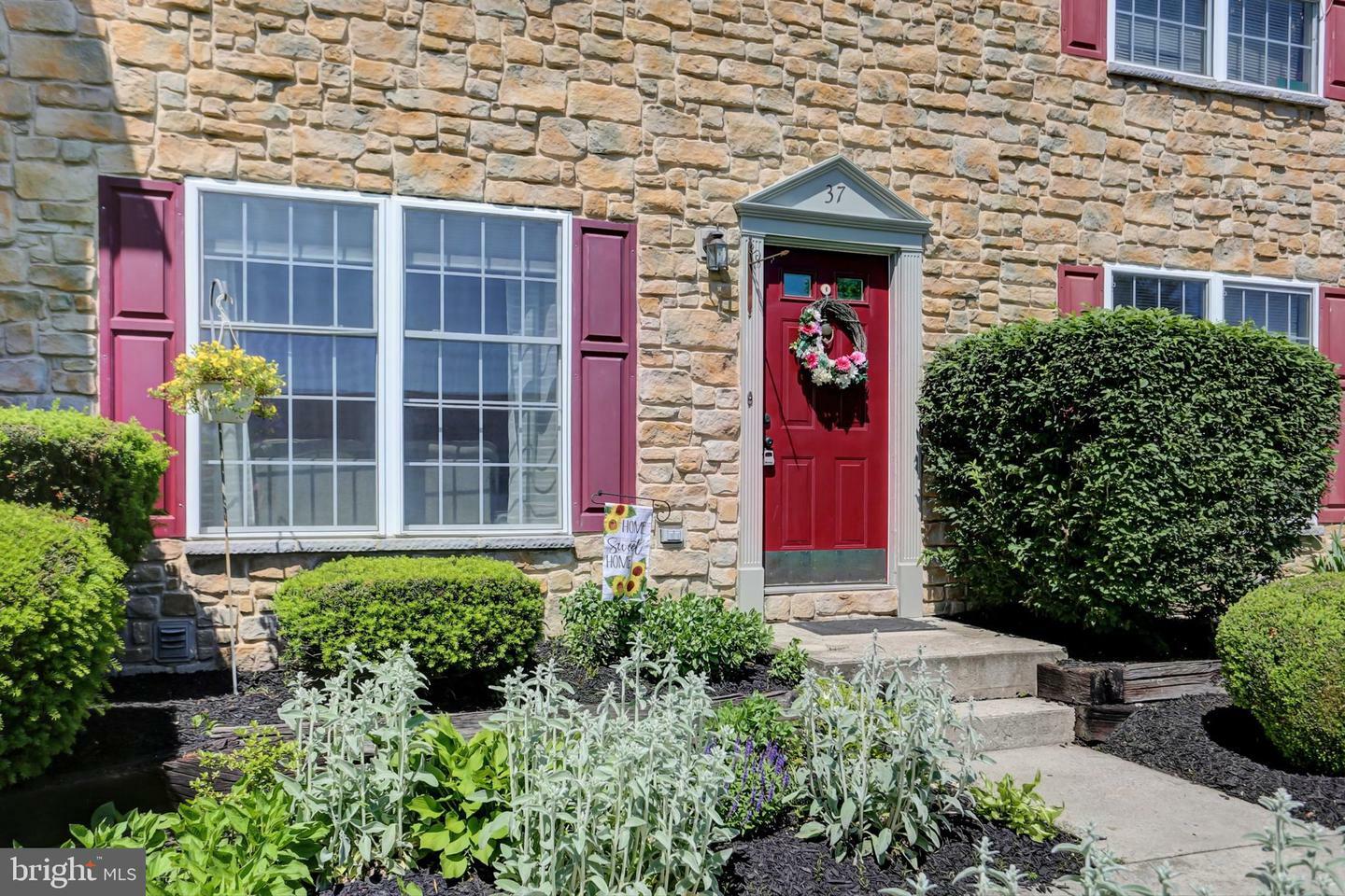 Property Photo: 37 Partridge Circle PA 17013