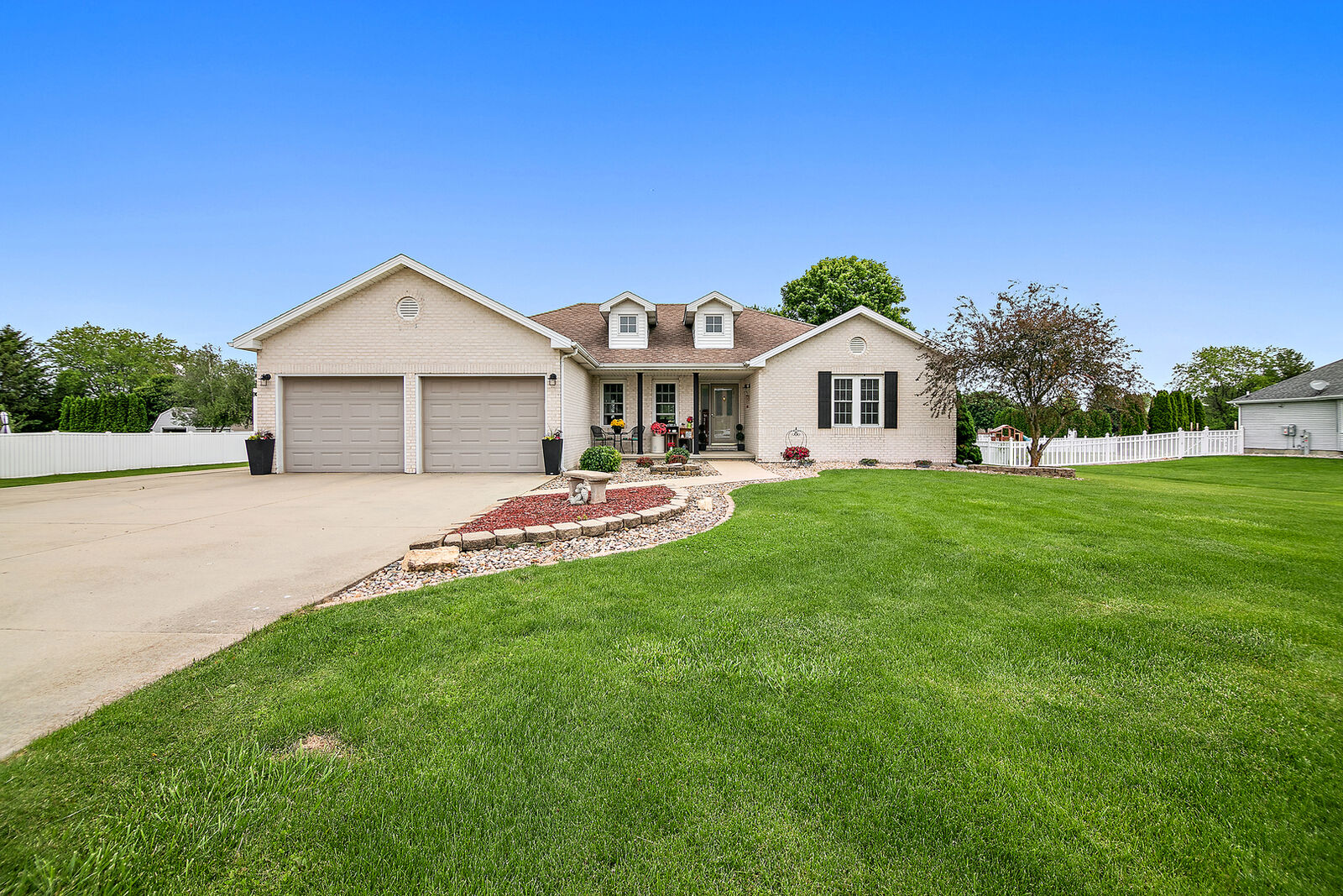 Property Photo:  1846 Wiley Ridge Road  IL 60901