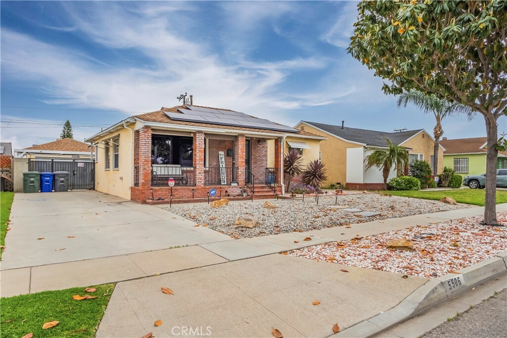 Property Photo:  5506 Lakewood Boulevard  CA 90712 