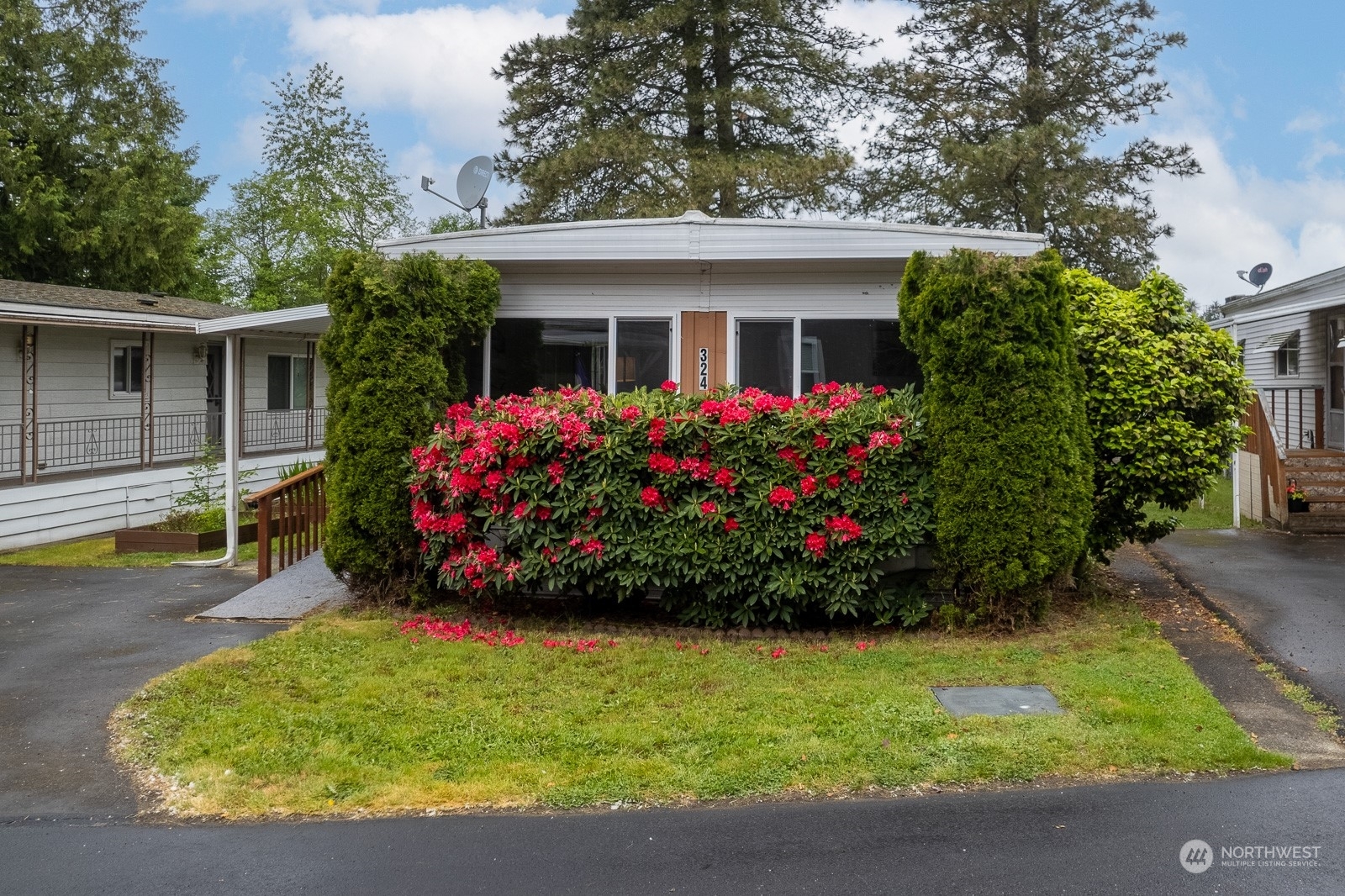 Property Photo: 2101 S 324th Street 324 WA 98003