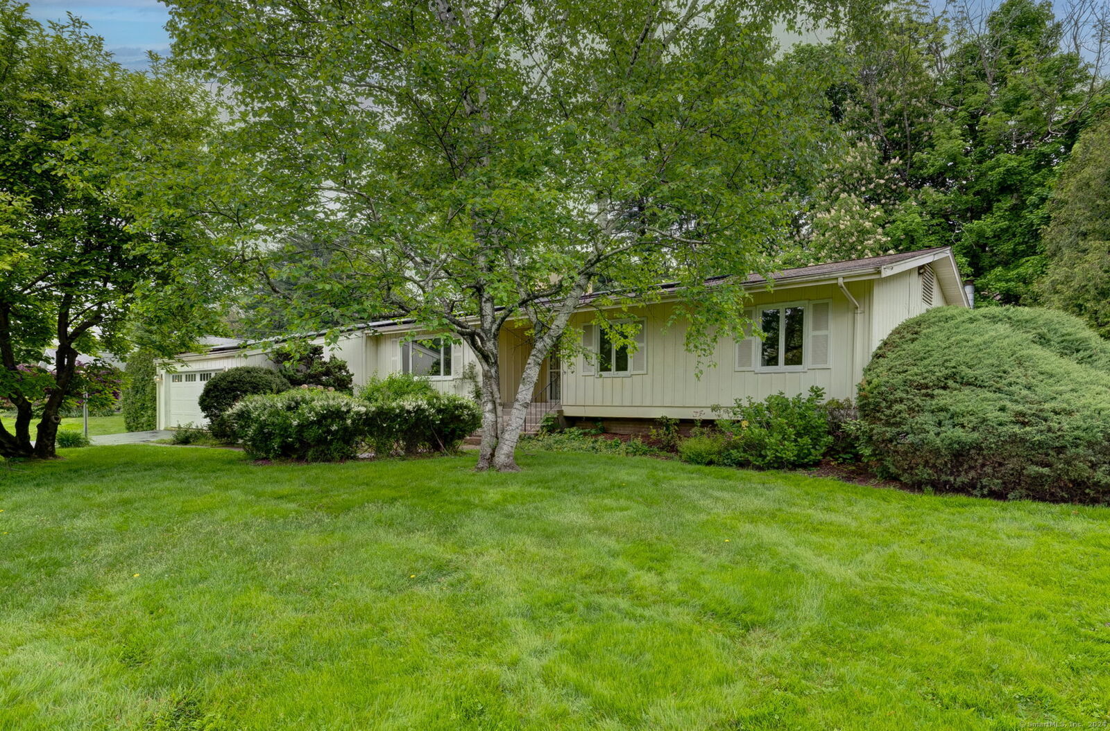 Property Photo:  44 Bainton Road  CT 06117