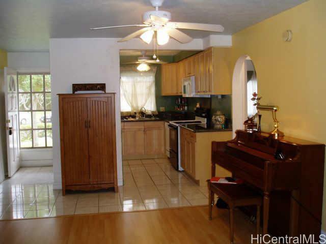 Property Photo:  