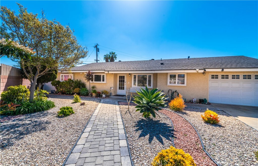 Property Photo:  334 E Bluebell Place  CA 92802 