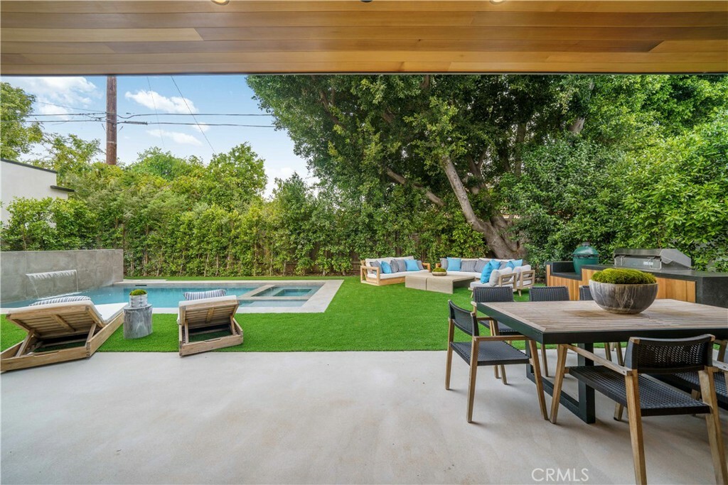 Property Photo: 4635 Burnet Avenue CA 91403