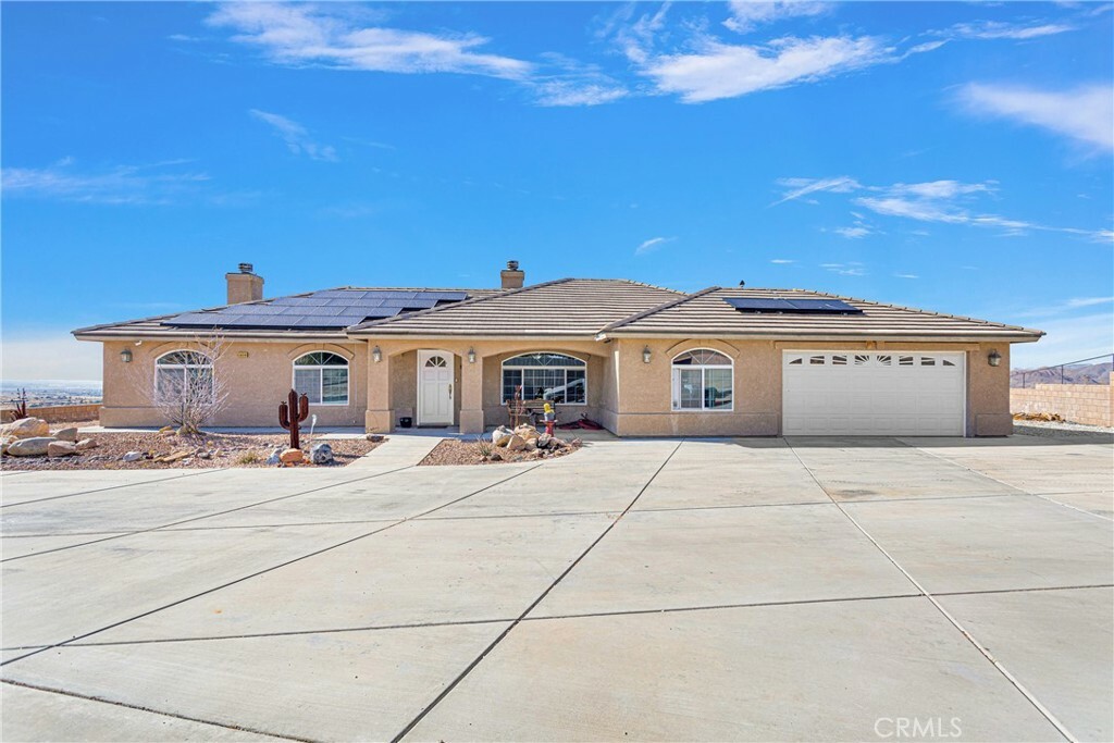 Property Photo:  23220 Horizon Street  CA 92308 