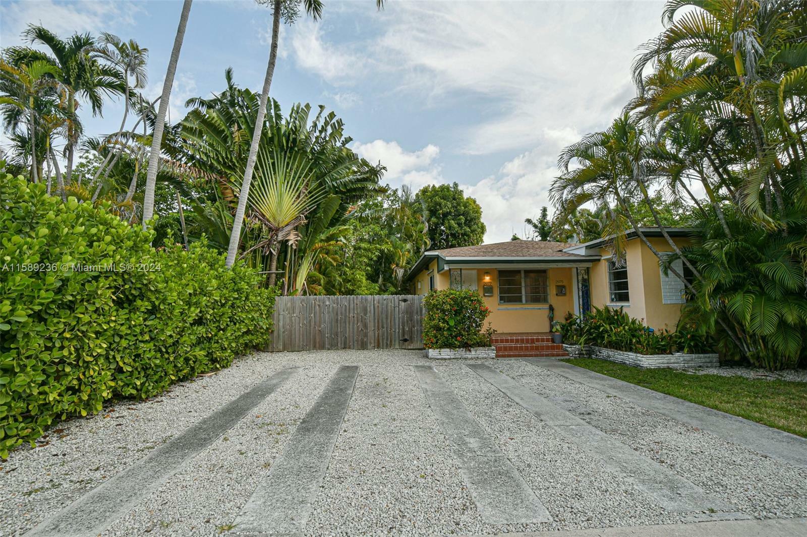Property Photo: 2977 W Trade Ave 2 FL 33133