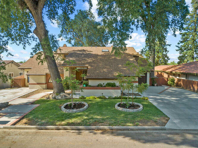 Property Photo:  15136 Lipson Avenue  CA 93292 