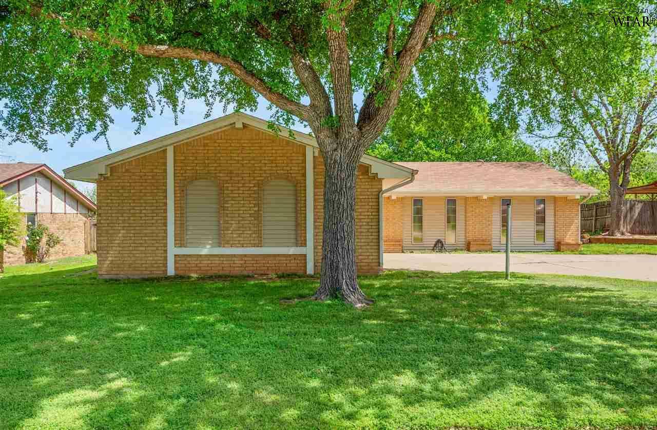 Property Photo:  5509 Castle Drive  TX 76306 