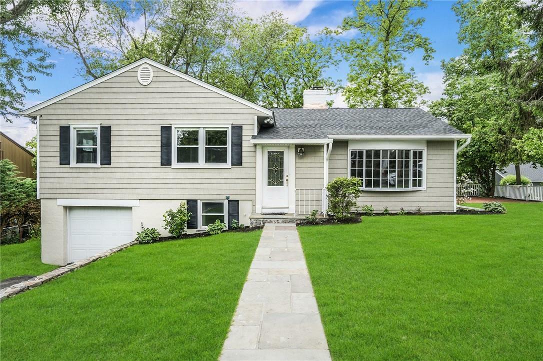 Property Photo:  7 Devonshire Drive  NY 10605 