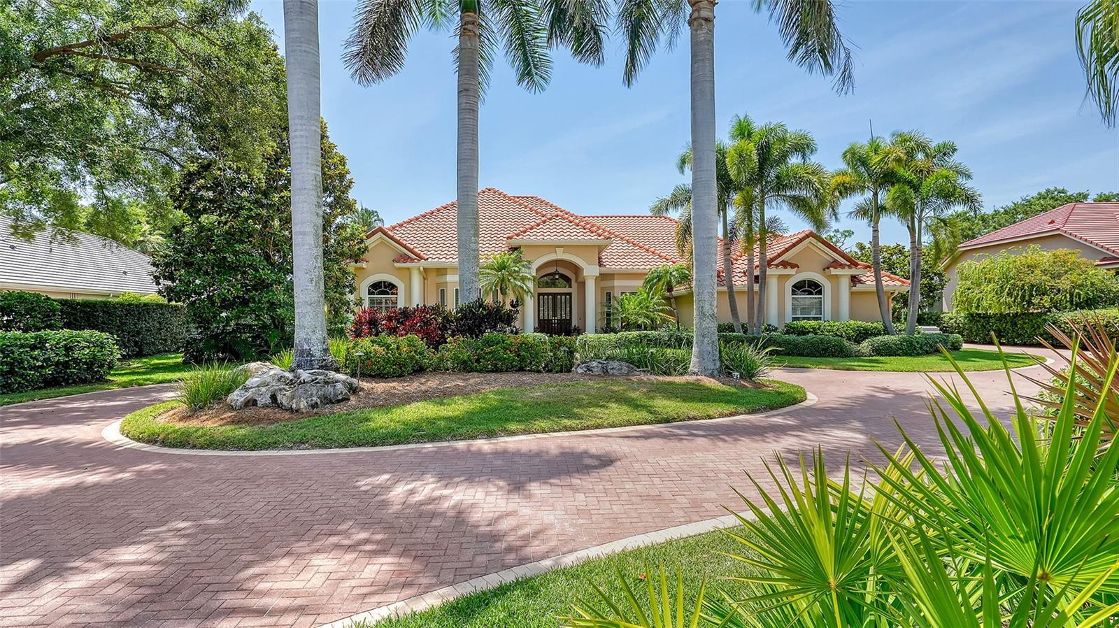 Property Photo: 451 Mac Ewen Dr FL 34229