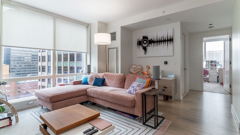 Property Photo:  1 Franklin St 1710  MA 02110 
