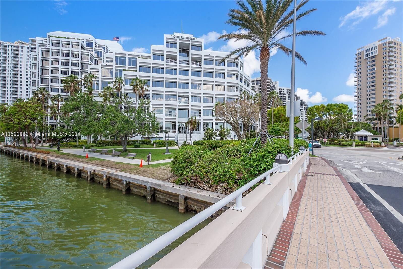 Property Photo: 520 Brickell Key Dr A1512 FL 33131