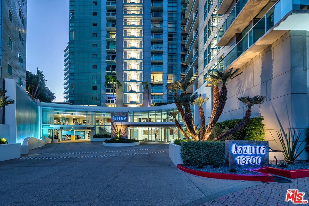 13700   Marina Pointe Dr 1026  Marina Del Rey CA 90292 photo