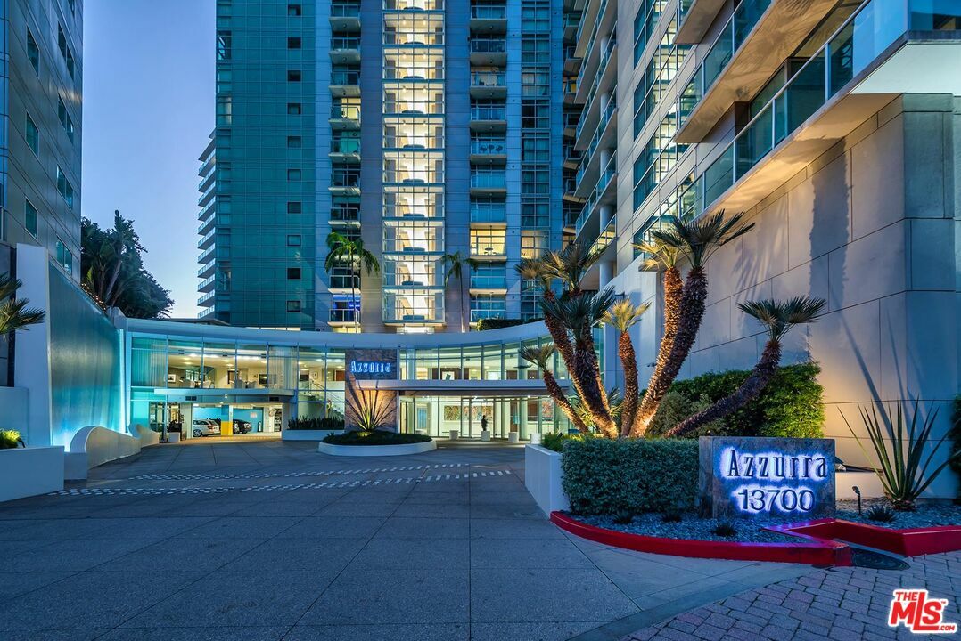 Property Photo: 13700 Marina Pointe Dr 1026 CA 90292