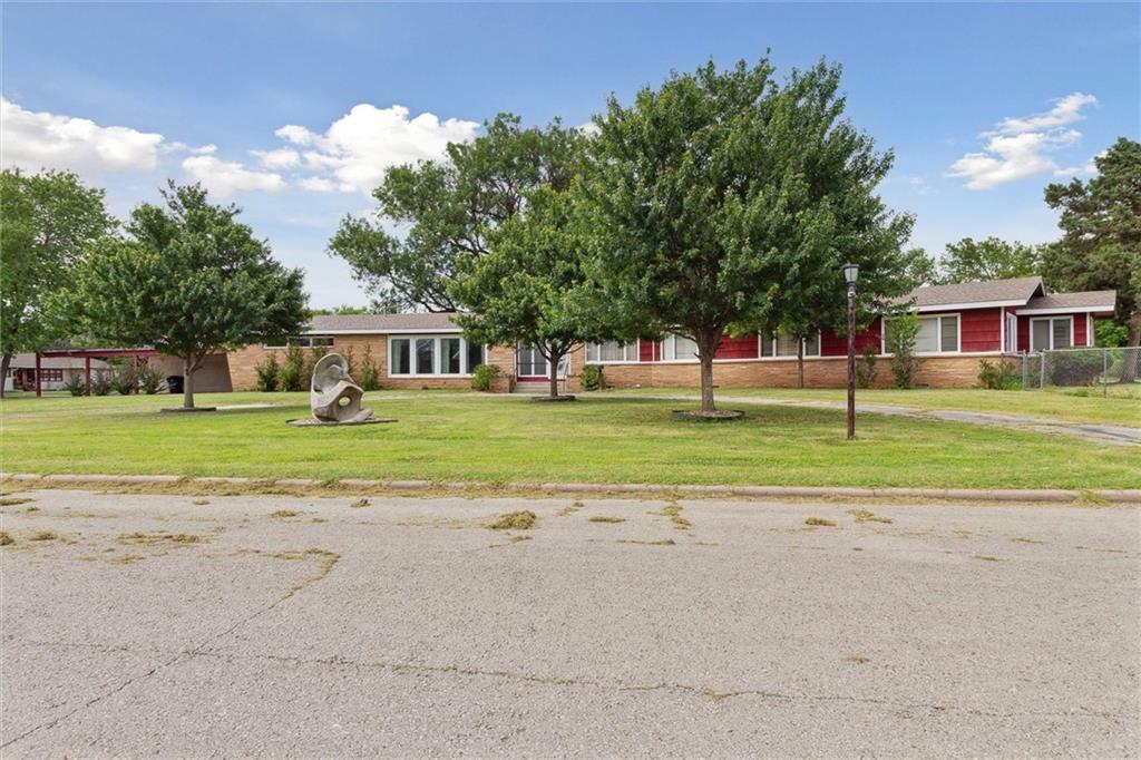 Property Photo:  110 W 9th Avenue  KS 67333 