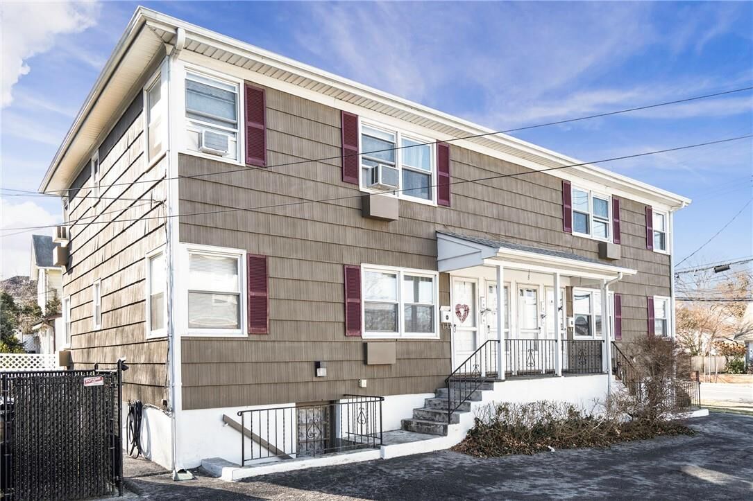 Property Photo:  214 Fenimore Road Apt D  NY 10543 