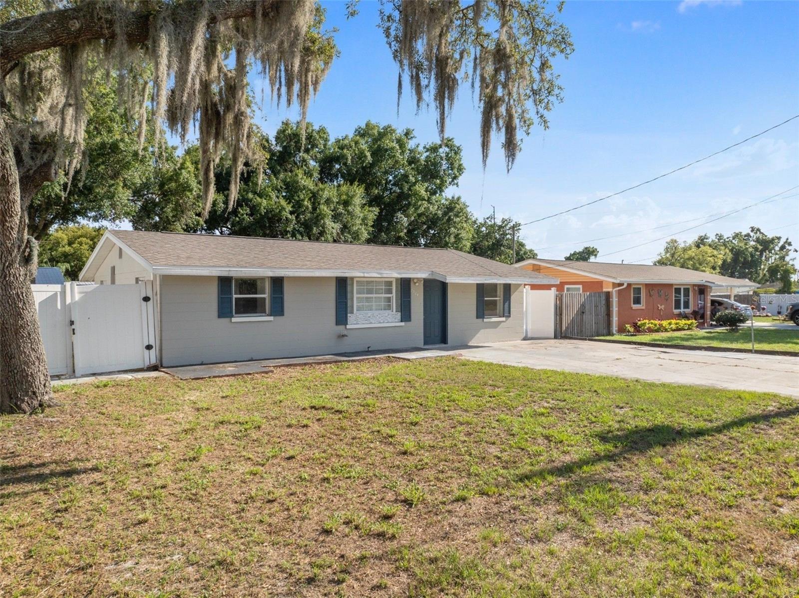 Property Photo: 2304 Ivey Lane FL 33815