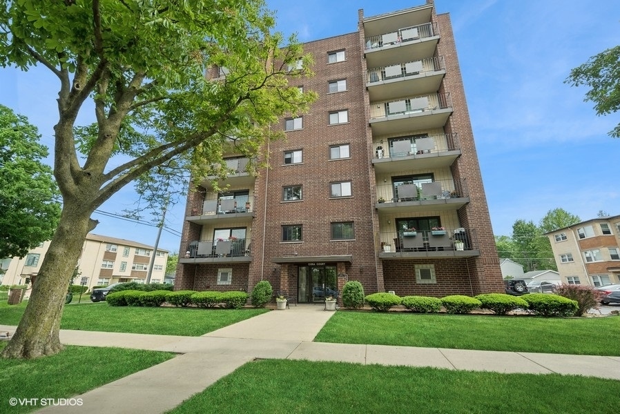 Property Photo: 1491 Ashland Avenue 4sw IL 60016