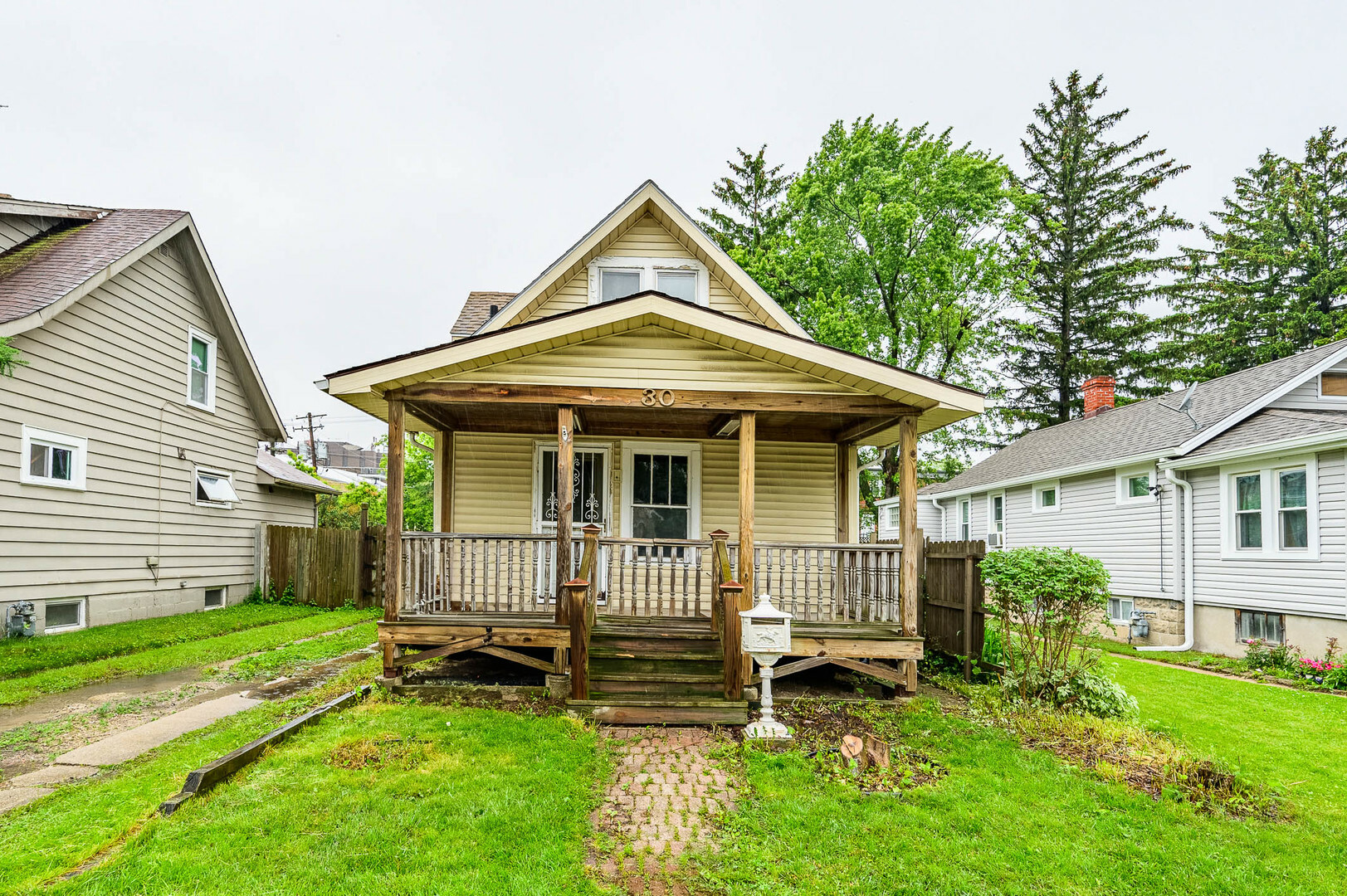 Property Photo: 30 N Sumac Avenue IL 60085