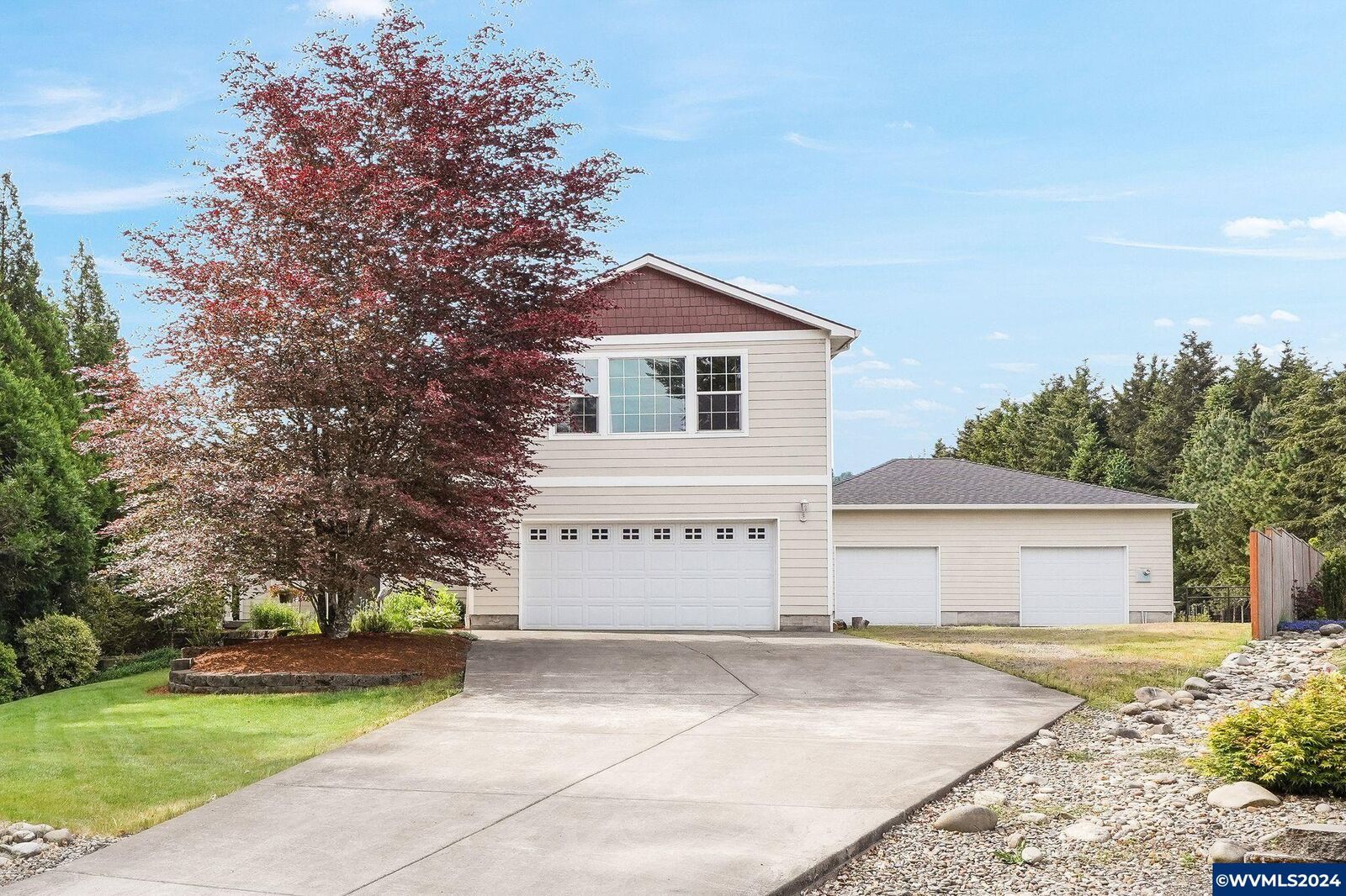 Property Photo:  204  Ironwood Ct  OR 97358 