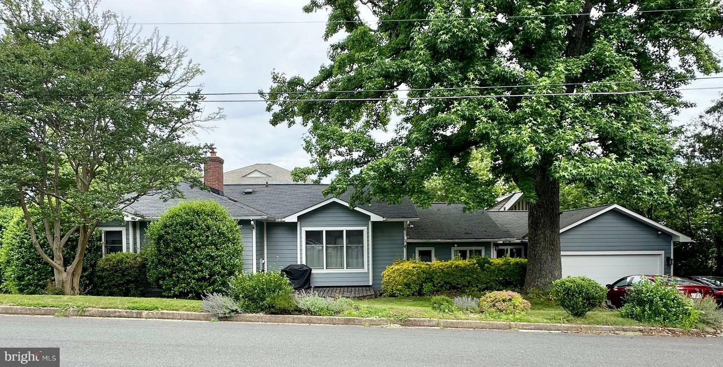 Property Photo: 6411 11th Street N VA 22205