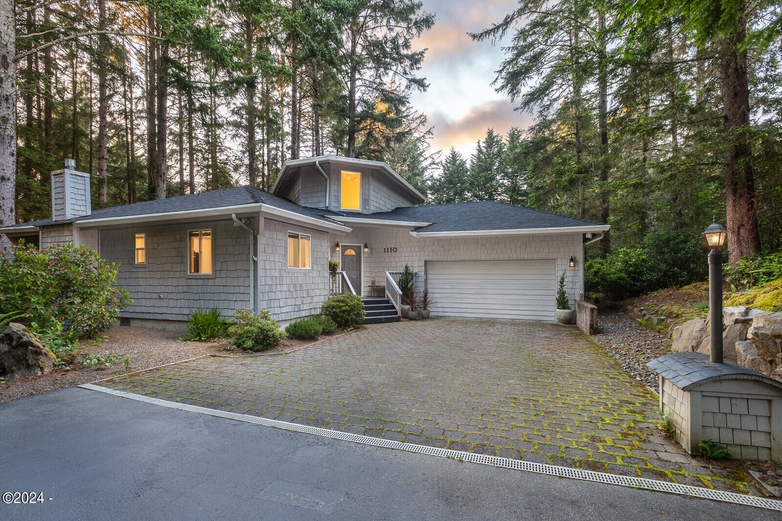 Property Photo:  1110 SW Walking Wood  OR 97341 