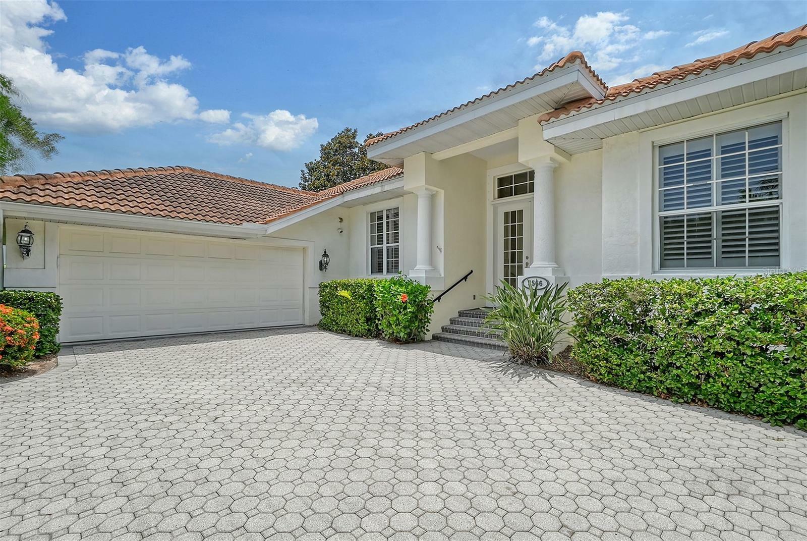 Property Photo: 5566 Siesta Estates Court FL 34242