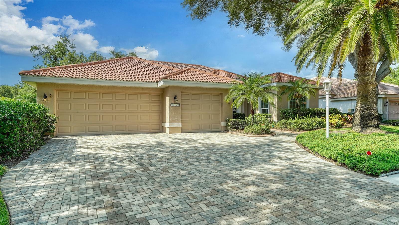 Property Photo:  4915 Old Oakleaf Drive  FL 34233 