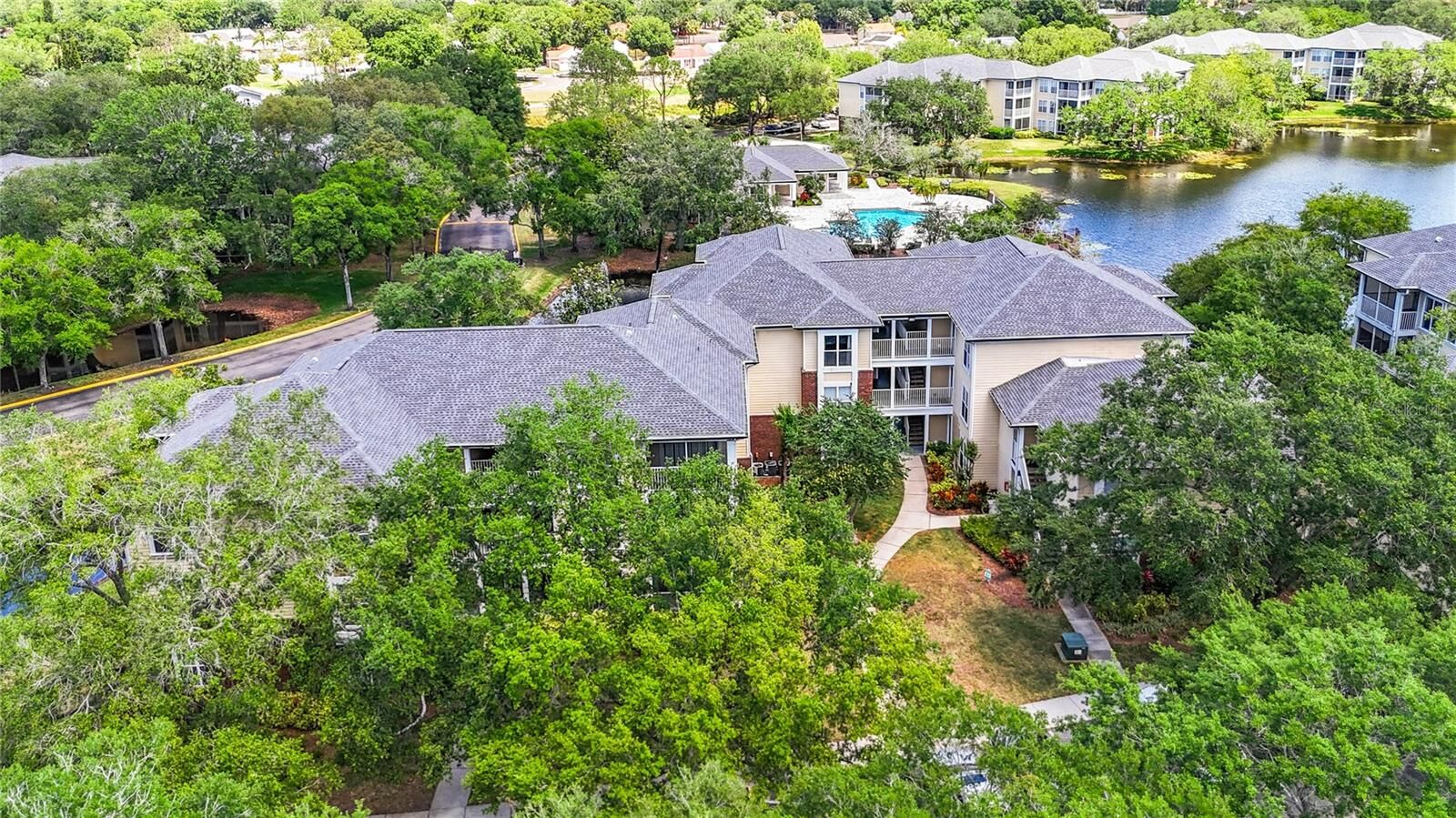 Property Photo: 4211 Chatham Oak Court 104 FL 33624