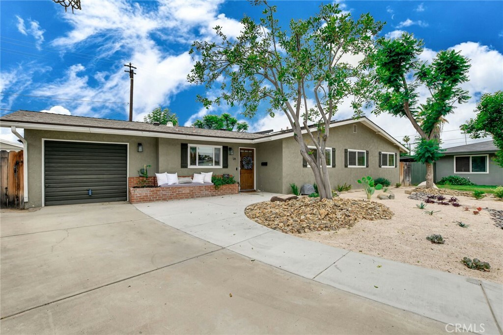 Property Photo:  28 Dale Lane  CA 92373 