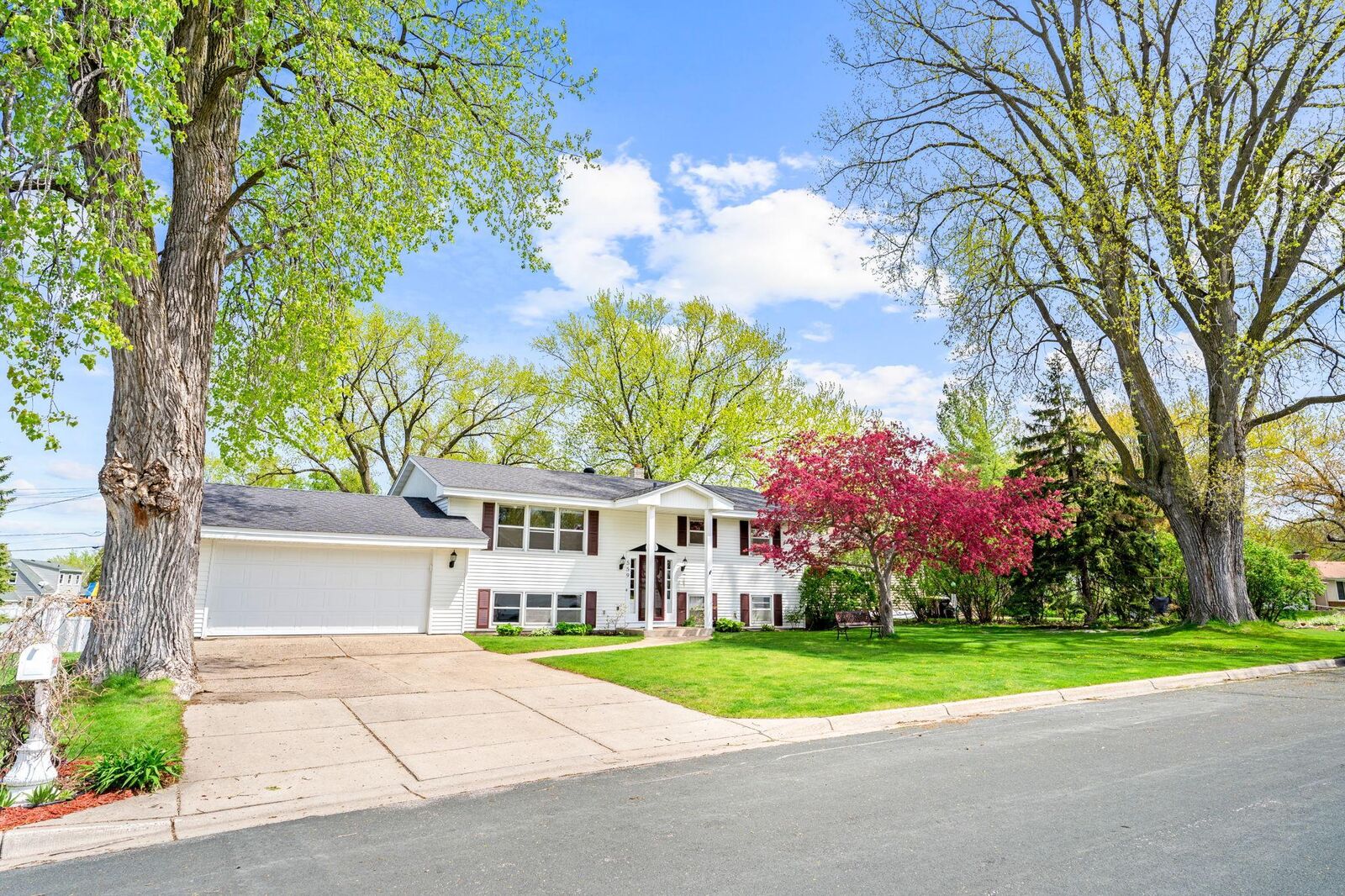 Property Photo: 559 Miriam Street MN 55118