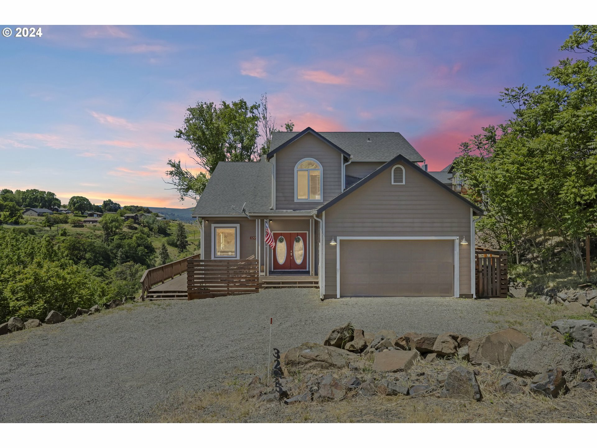 3295 Columbia View Dr  The Dalles OR 97058 photo