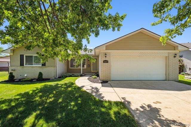 Property Photo: 44259 N Umberland Circle MI 48187