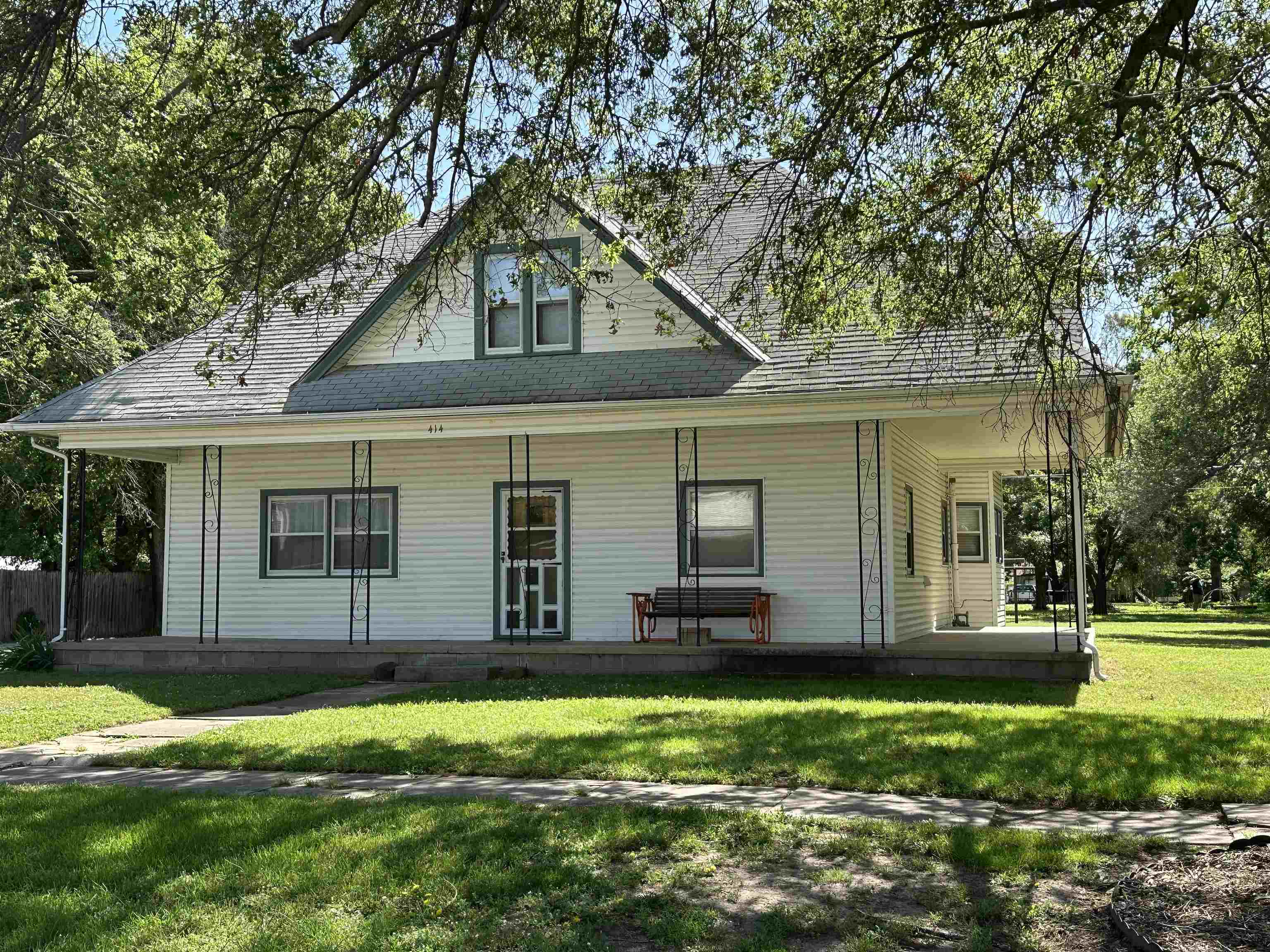 Property Photo:  414 N Main St  KS 67013 