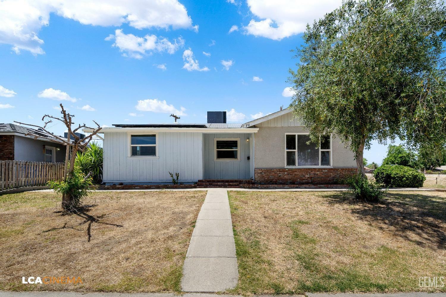 Property Photo:  705 Garratt Street  CA 93268 