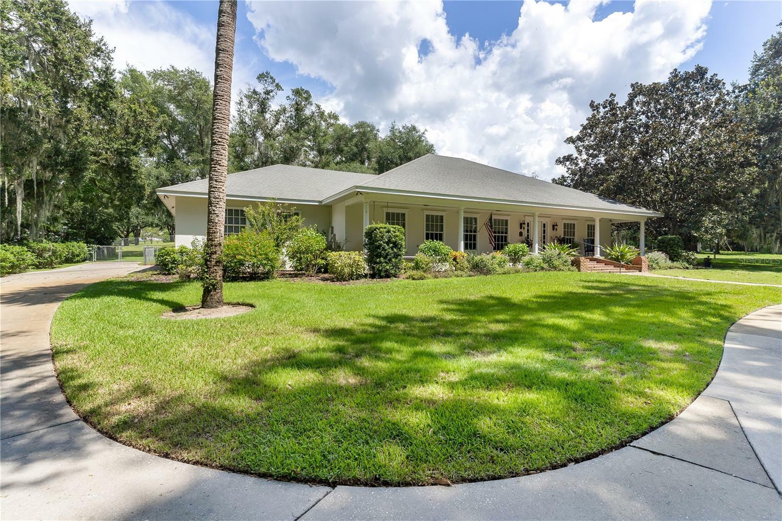 Property Photo:  6833 Tuscawilla Drive  FL 34748 