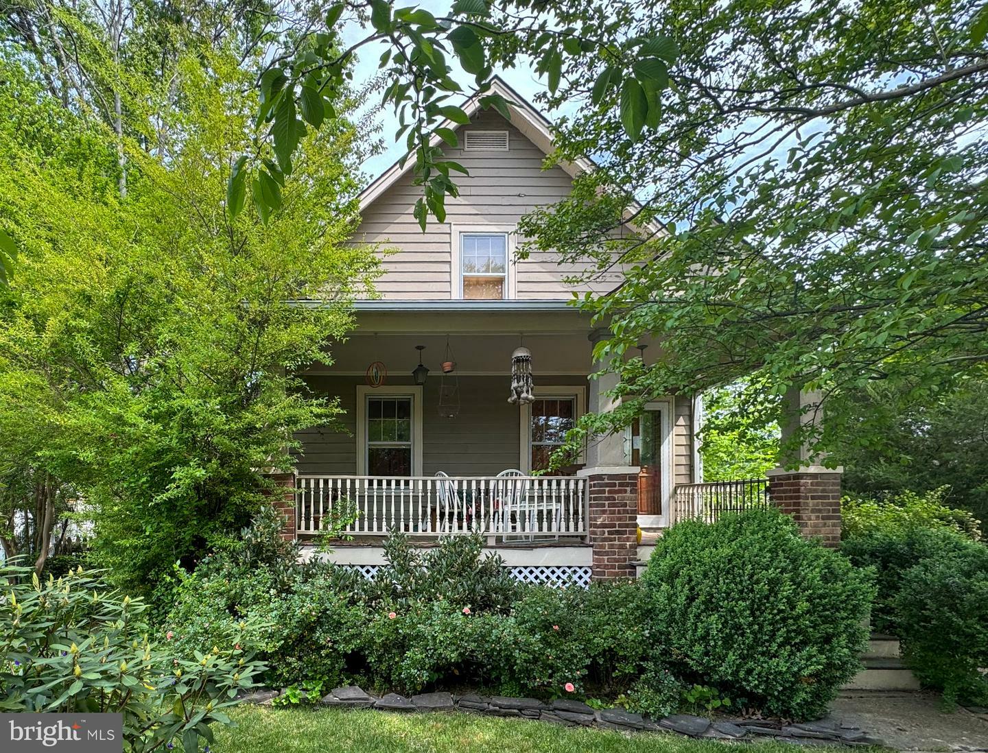 Property Photo: 25 W Masonic View Avenue VA 22301