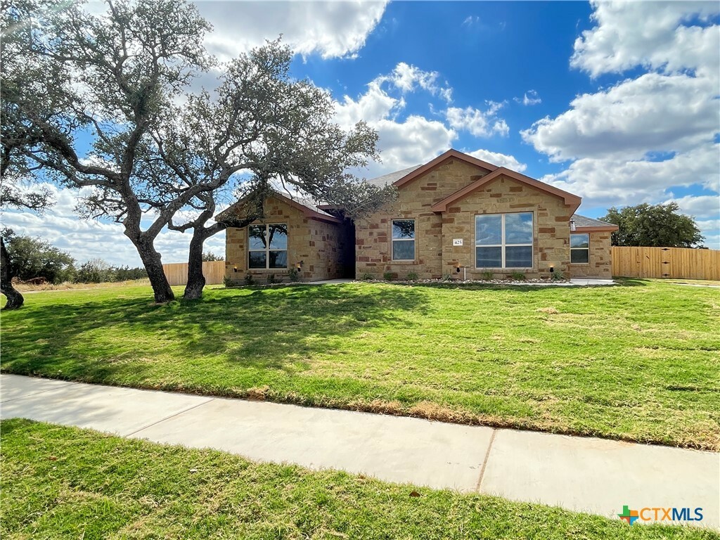 Property Photo:  425 Ridge Crest Drive  TX 76522 