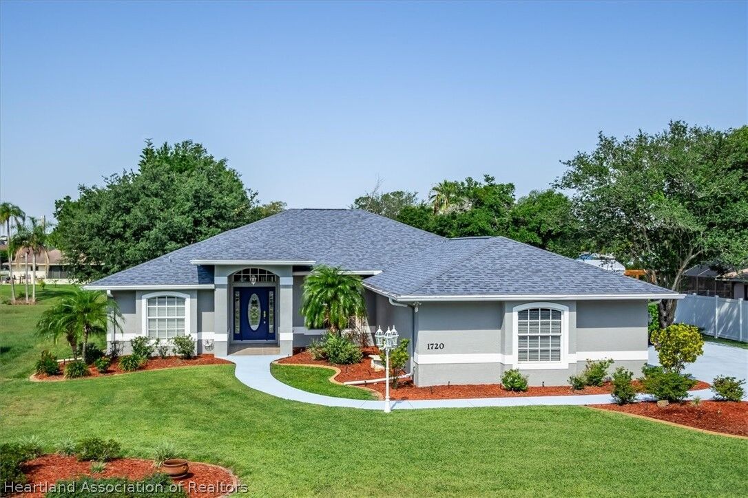 Property Photo:  1720 Amber Lane  FL 33852 