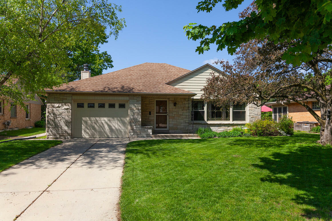 2923 S Stratton Dr  West Allis WI 53219 photo