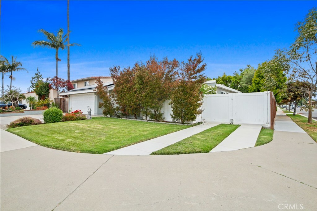 Property Photo: 19531 Occidental Ln CA 92646