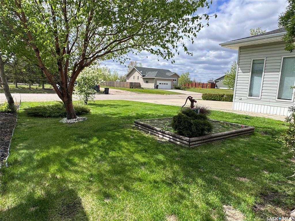 Property Photo:  128 Cameron Crescent  SK S0K 4V0 