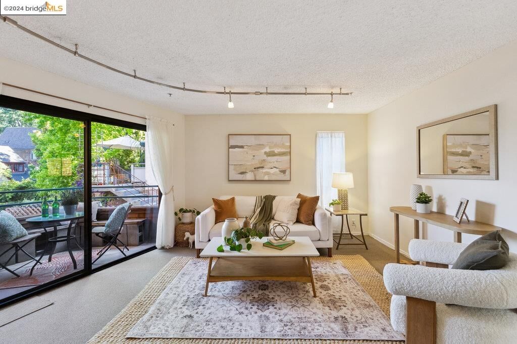 Property Photo:  525 Monte Vista Ave 10  CA 94611 