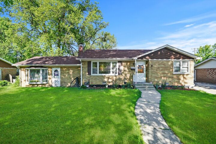 10324 Natoma Avenue  Chicago Ridge IL 60415 photo