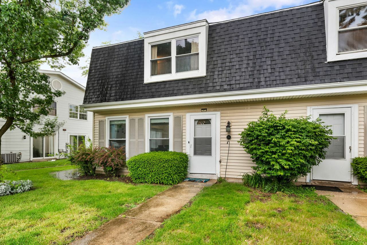 Property Photo:  21 Fernwood Drive 21U  IL 60440 