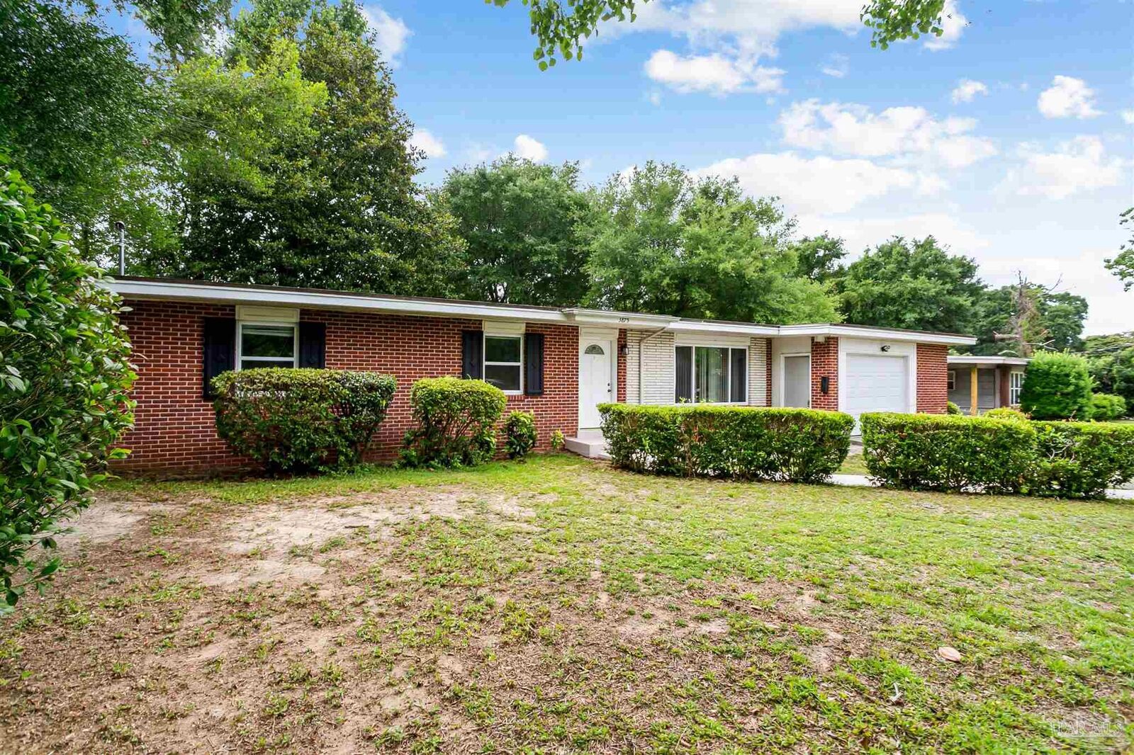 Property Photo: 3875 Arbutus Dr FL 32504